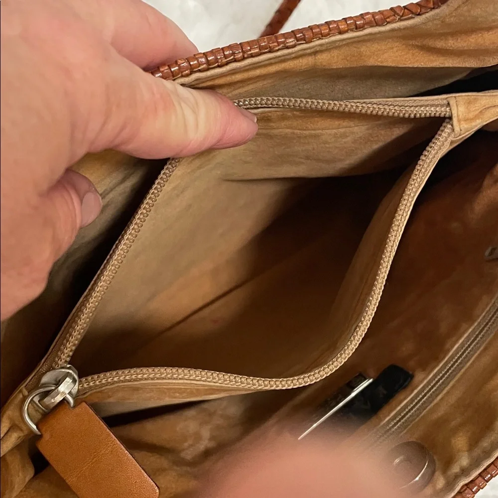 FALOR Brown Woven Leather Shoulder Bag - Picture 9 of 16